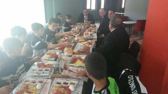 Ahmet Yenice Ortaokulu Futbol Bölge Şampiyonu Oldu