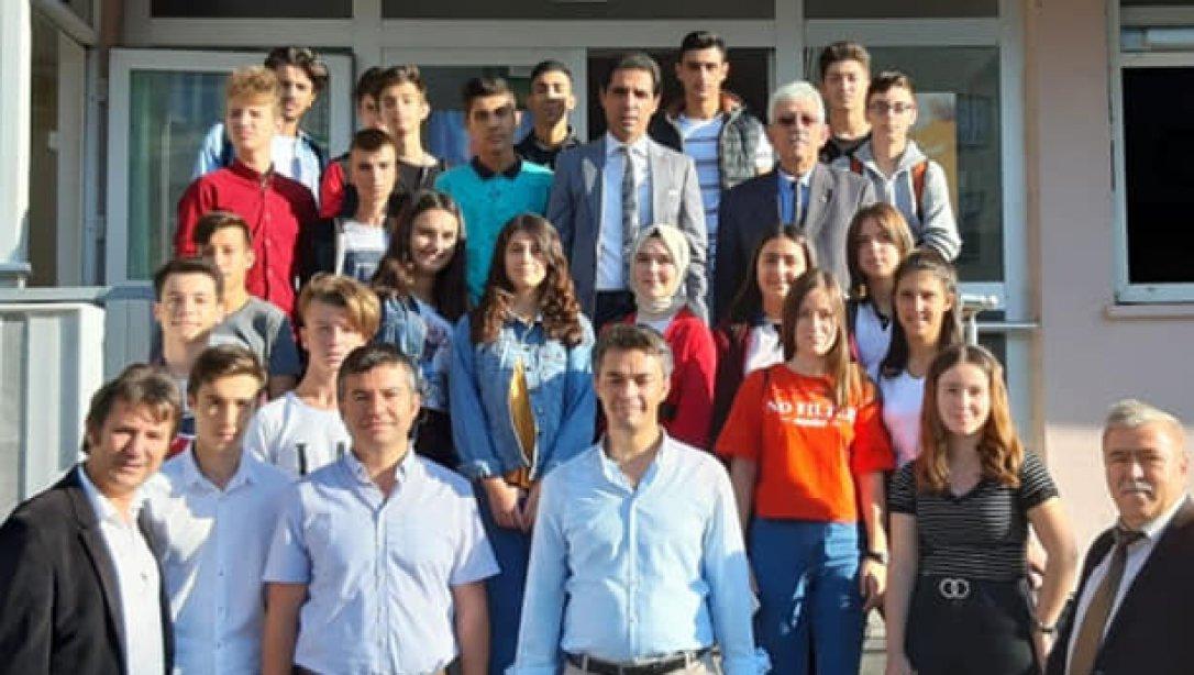 17-22 Eylül 2019 Tarihleri Arasında İstanbul Atatürk Havalanında Gerçekleştirilecek olan (TEKNOFEST) İstanbul Havacılık, Uzay ve Teknoloji Festivaline Gidecek Öğrencilerimizi Uğurladık