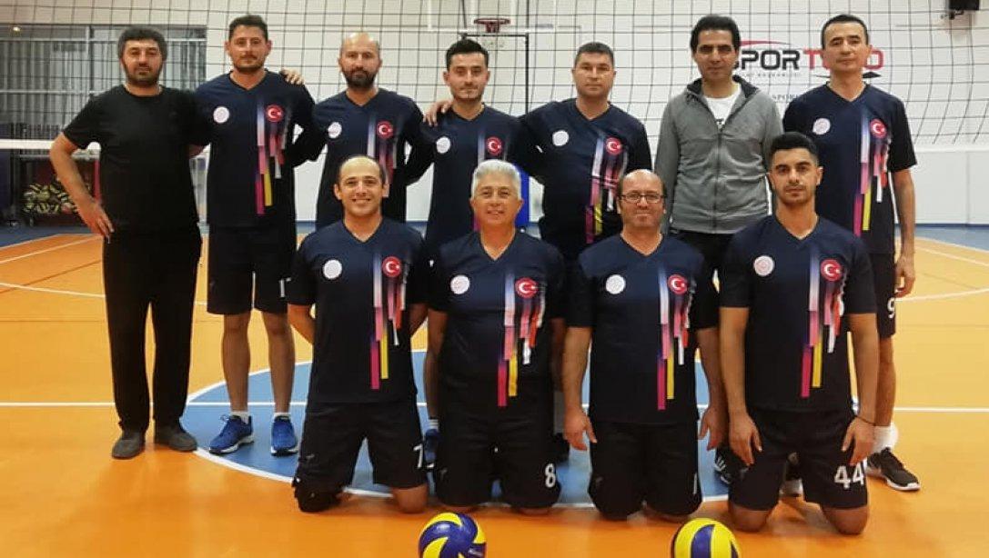 Türkiye Öğretmenler Kupası'na Voleybol Branşında Katılacak Olan Keşan İlçe Milli Eğitim Müdürlüğü Erkekler ve Bayanlar Voleybol Takımlarımız Turnuvaya Hazır