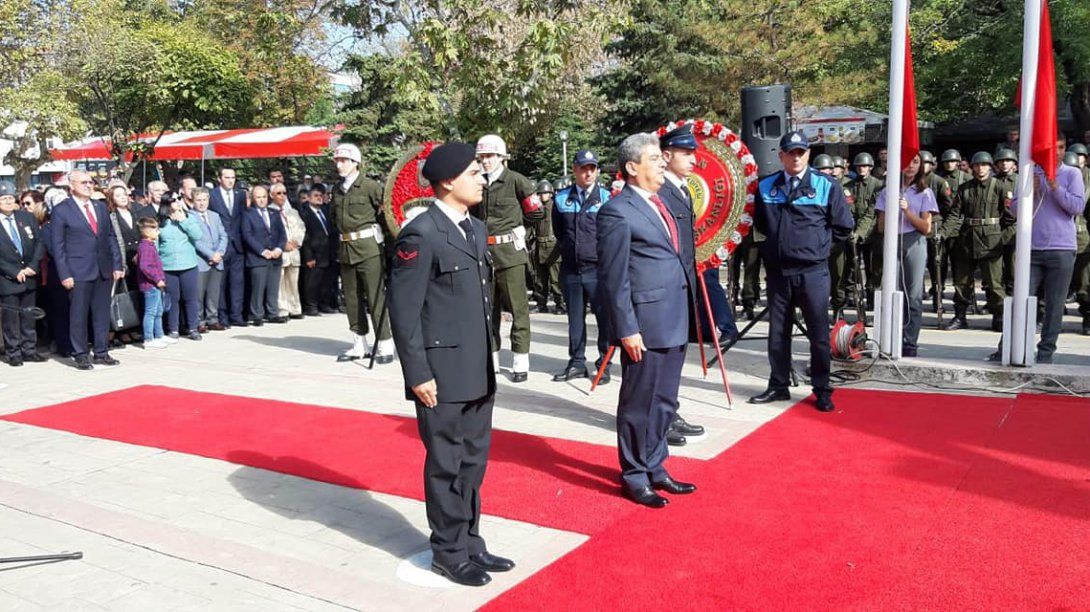 29 Ekim Cumhuriyet Bayramı ve Türkiye Cumhuriyeti'nin 96. Kuruluş Yıl Dönemi Etkinlikleri Keşan İlçemizde, Atatürk Anıtına Çelenklerin Sunumu ile Başladı