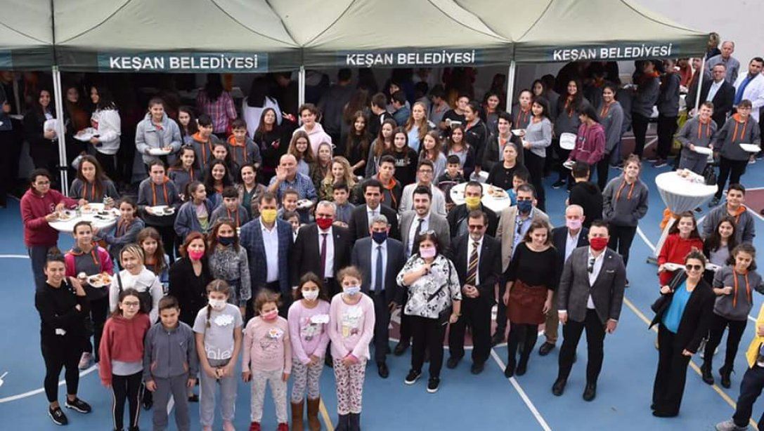 Keşan İlçe Milli Eğitim Müdürümüz Sayın İlhan SAZ, 2-8 Kasım Lösemili Çocuklar Haftası Dolayısıyla Keşan Doğru Cevap Koleji'nin Lösemili Çocuklar Yararına Düzenlediği Kermese Katıldı