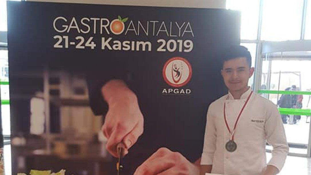 Keşan İlhami Ertem Mesleki ve Teknik Anadolu Lisesi  Öğrencisi Mert Keskin, GASTROANTALYA 2019 Uluslararası Gastronomi Fuarında Türkiye İkincisi Oldu