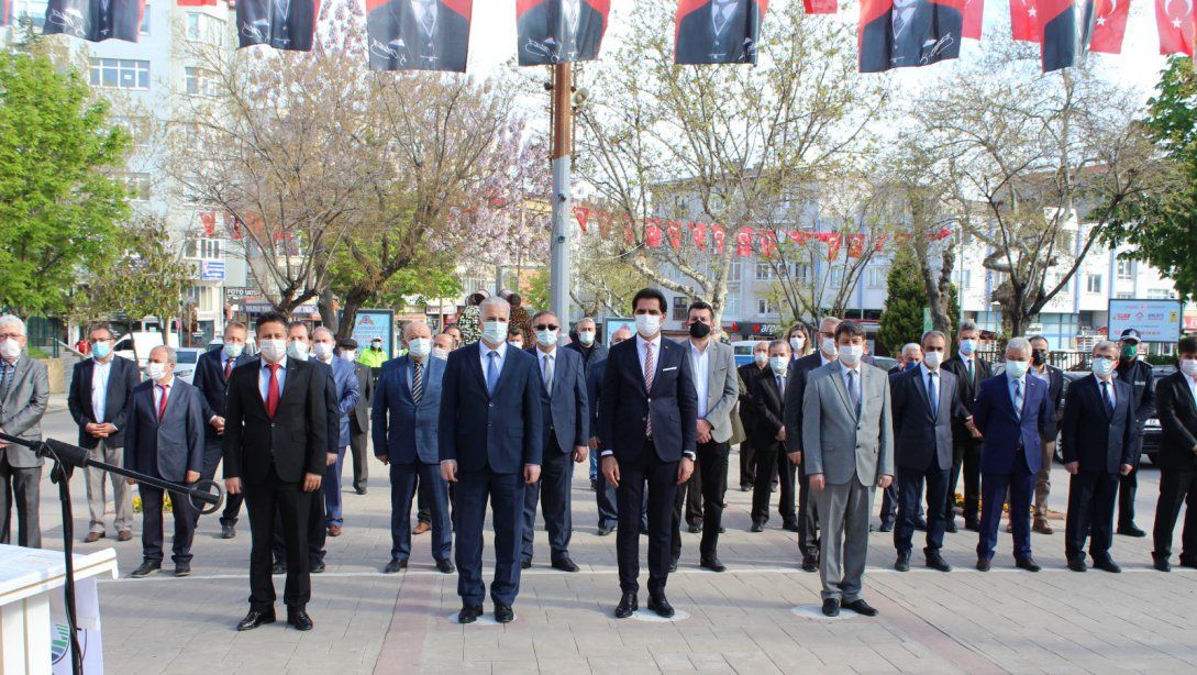 Türkiye Büyük Millet Meclisi'mizin Açılışının 101. Yılı 23 Nisan Ulusal Egemenlik ve Çocuk Bayramı Atatürk Anıtına Çelenk Sunma Töreni Gerçekleştirildi