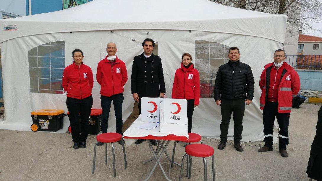 İlçe Milli Eğitim Müdürümüz İlhan SAZ Türk Kızılayı Edirne Kan Bağışı Merkezinin Yekta Baydar Ortaokulu'nda Düzenlediği Kan Bağışı Organizasyonuna Katıldı