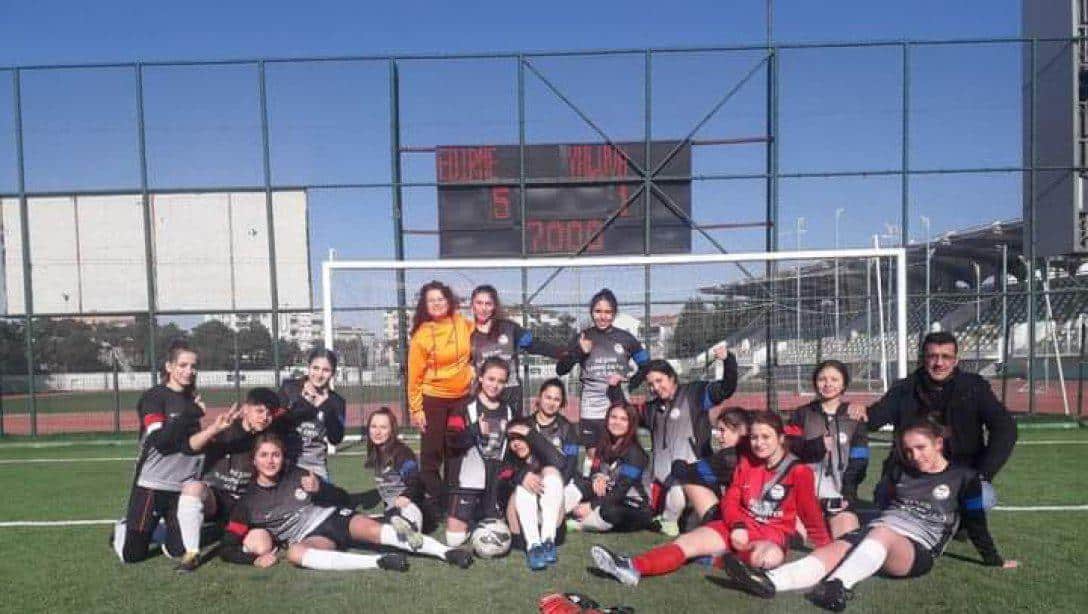 Keşan İlhami Ertem Mesleki ve Teknik Anadolu Lisesi Kız Futbol Takımı Marmara Bölge Şampiyonu Olarak Finallere Gitmeye Hak Kazandı