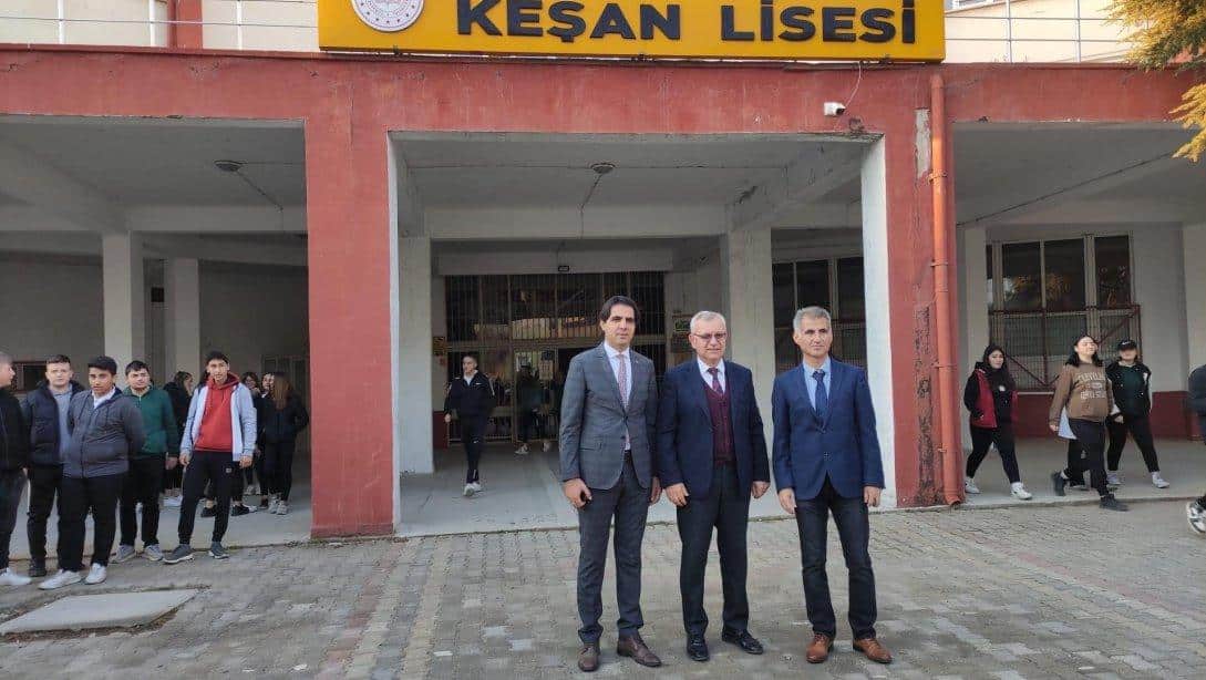 Belediye Başkanımız Sayın Mustafa Helvacıoğlu ve Milli Eğitim Müdürümüz Sayın İlhan Saz Yeni Haftaya Keşan Lisesi'nde İstiklal Marşı Törenine Katılarak Başladılar