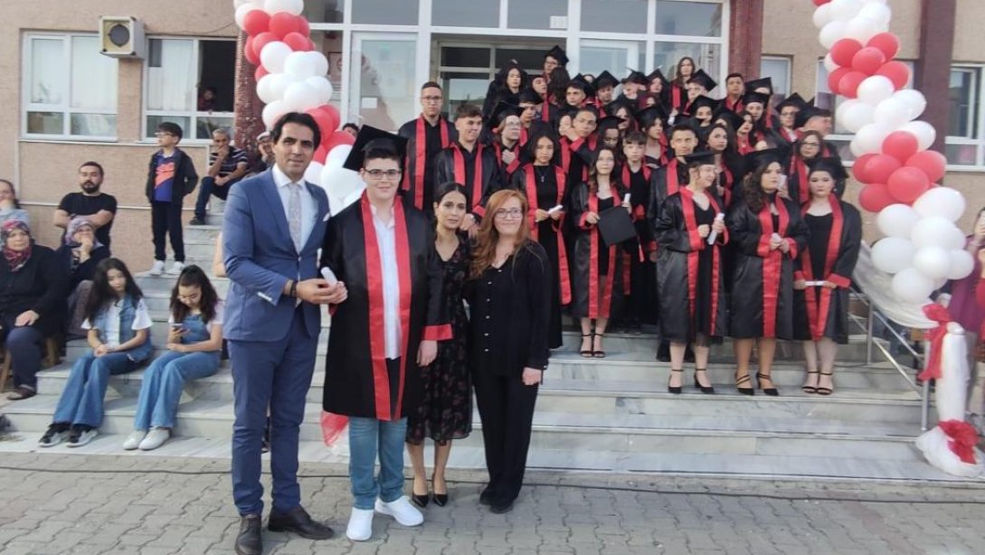 Keşan Feride Mehmet Çuhacı Ortaokulu  2022 - 2023 Eğitim Öğretim Yıl Sonu Mezuniyet Töreni Gerçekleştirildi