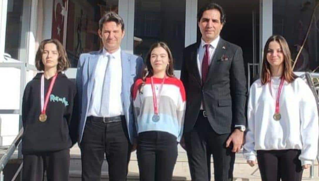 Keşan Yusuf Çapraz Anadolu Lisesi Öğrencilerimiz Okul Sporları Edirne Genç Bayanlar Tekvando İl Müsabakalarında Derece Almıştır..