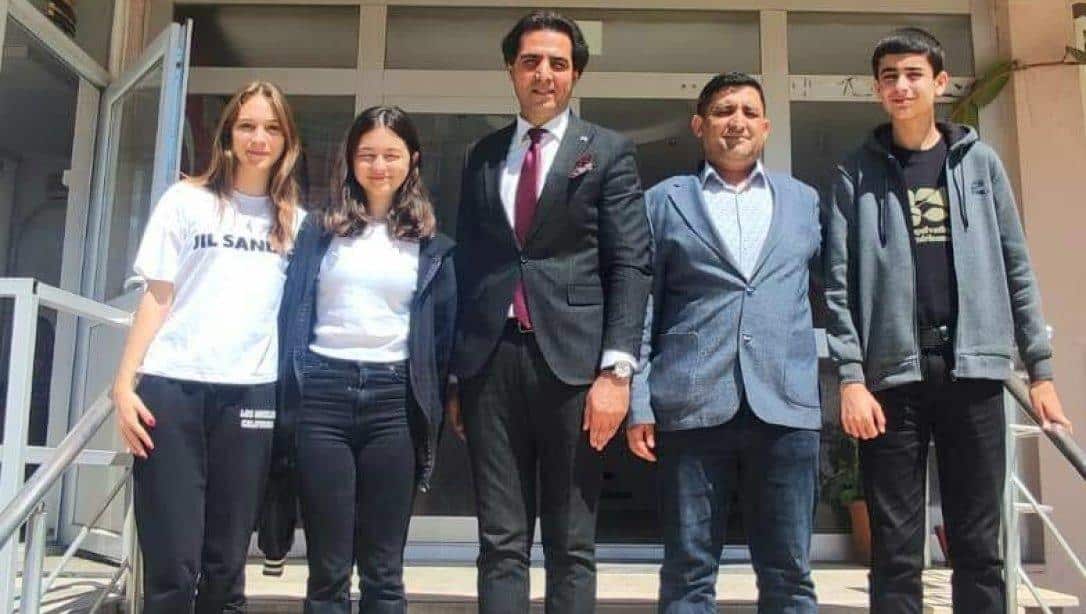 TÜBİTAK 2204-A 55. Lise Öğrencileri Araştırma Projeleri Yarışması İstanbul Avrupa Bölge İkincisi Öğrencilerimizin Müdürlüğümüzü Ziyareti