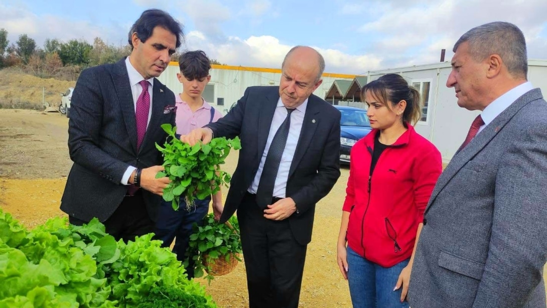 TOBB Proje Okulu Keşan Mesleki ve teknik Anadolu Lisesi Tarım Bölümü Öğrencilerinin İlk Hasadı Keşan Kaymakamımız Sn. Cemalettin YILMAZ'ın Katılımıyla Gerçekleştirildi..